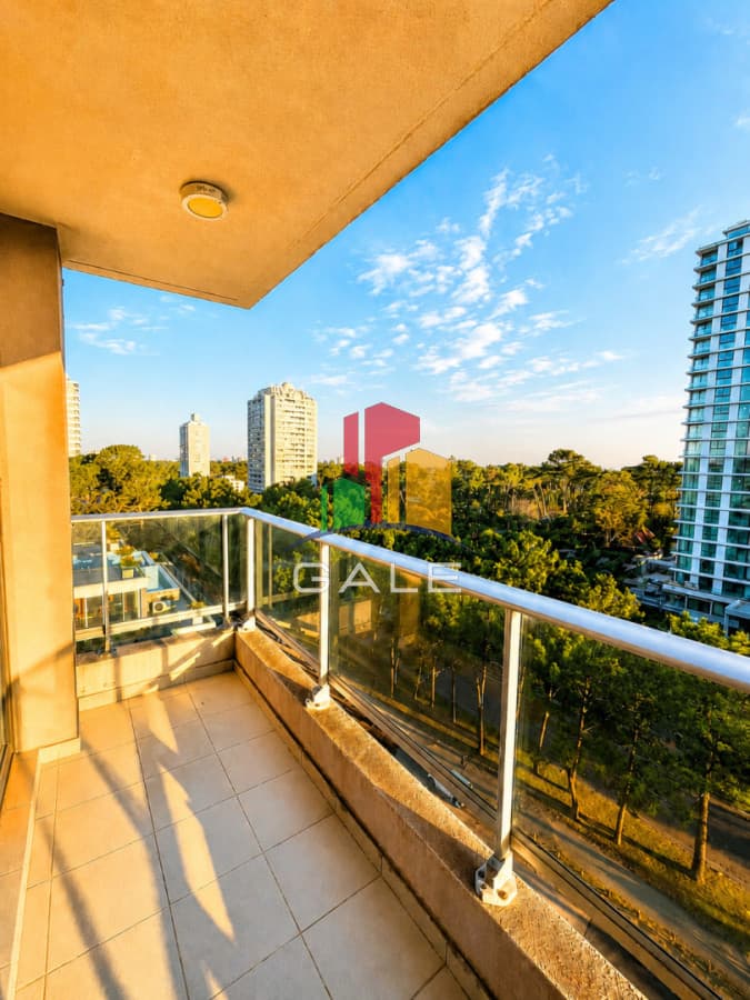 Gale Propiedades & Escribanía Apartamento ID.5050 - En venta apartamento de 3 dormitorios en Cantegril, Punta del Este con agradable vista