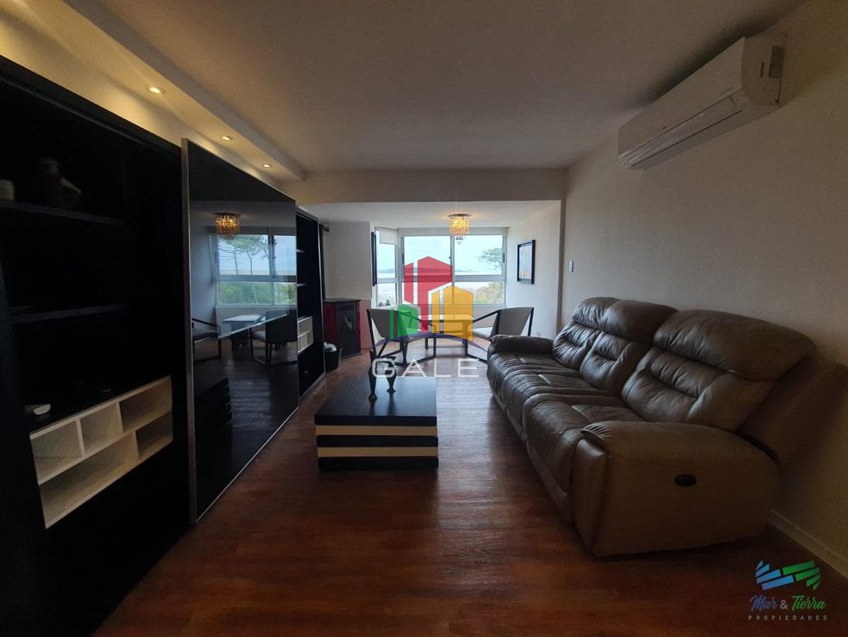 Gale Propiedades & Escribanía Apartamento ID.4874 - Edificio de 3 dormitorios en Punta del Este primera línea Mansa