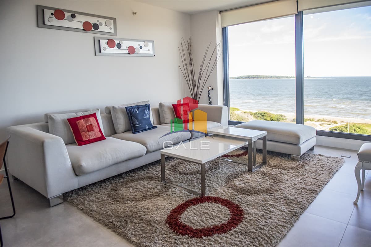 Gale Propiedades & Escribanía Apartamento ID.1885 - Gran oportunidad, departamento frente al mar con vista a la bahia en venta. Torre Venetian.