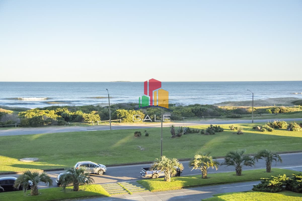 Gale Propiedades & Escribanía Apartamento ID.1922 - Departamento en venta frente al mar. Torre Lobos, Playa Brava, 3 dormitorios.