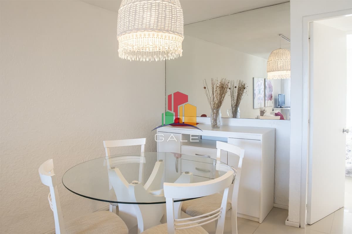 Gale Propiedades & Escribanía Apartamento ID.1579 - Cómodo y agradable apartamento en edificio Panorama VI, muy cerca de la playa Brava al final de la Av. Chiverta.