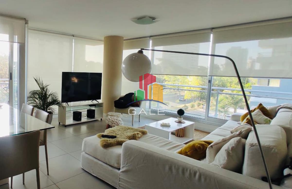 Gale Propiedades & Escribanía Apartamento ID.1933 - Vende apartamento de 2 dormitorios en Bellagio Tower, Punta del Este