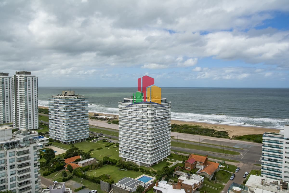 Gale Propiedades & Escribanía Apartamento ID.4072 - Vende apartamento de 3 dormitorios en Wind Tower, piso alto con vista al mar , Punta del Este