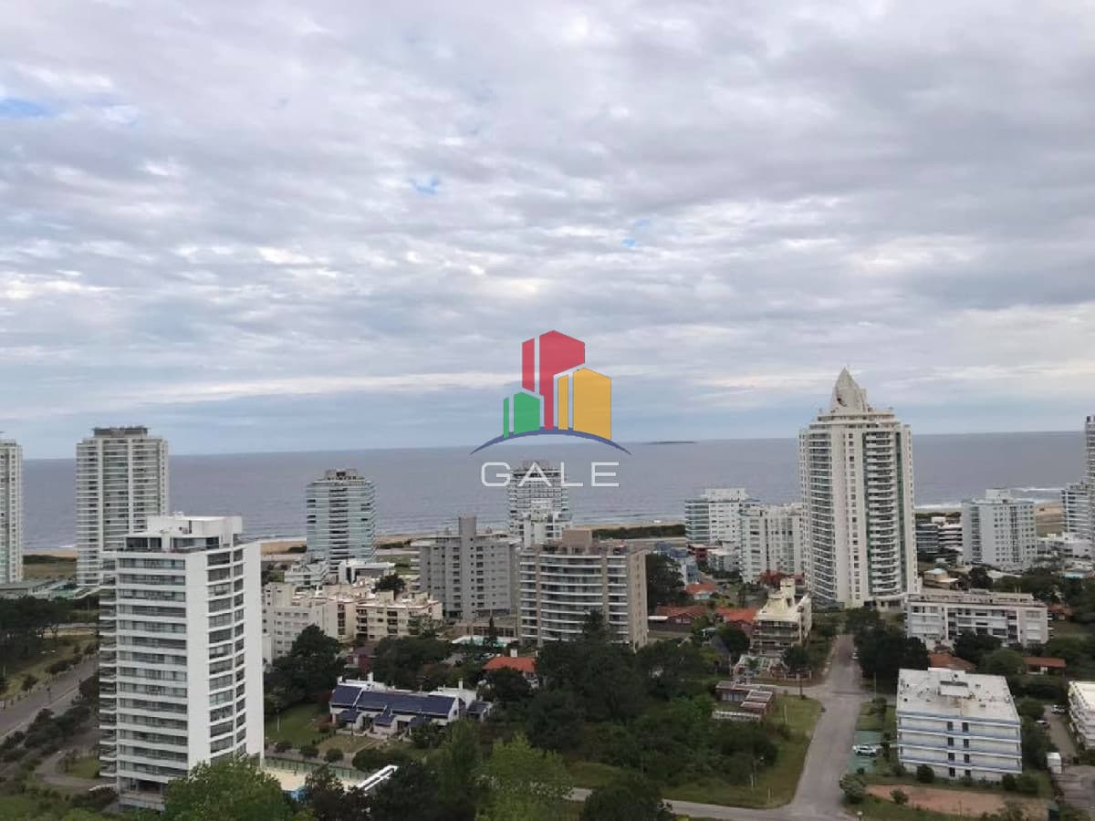 Gale Propiedades & Escribanía Apartamento ID.4997 - Vende apartamento de 2 dormitorios en Punta del Este con vista al mar