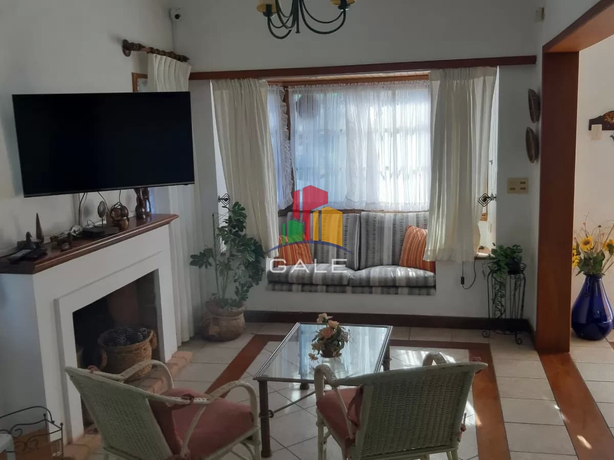 Gale Propiedades & Escribanía Casa ID.108 - Hermosa casa en excelente zona
