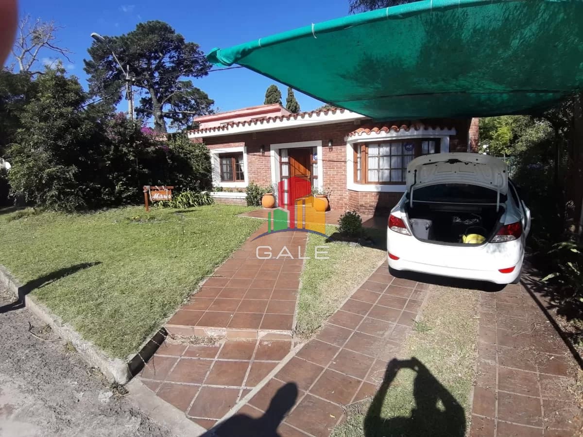 Gale Propiedades & Escribanía Casa ID.108 - Hermosa casa en excelente zona