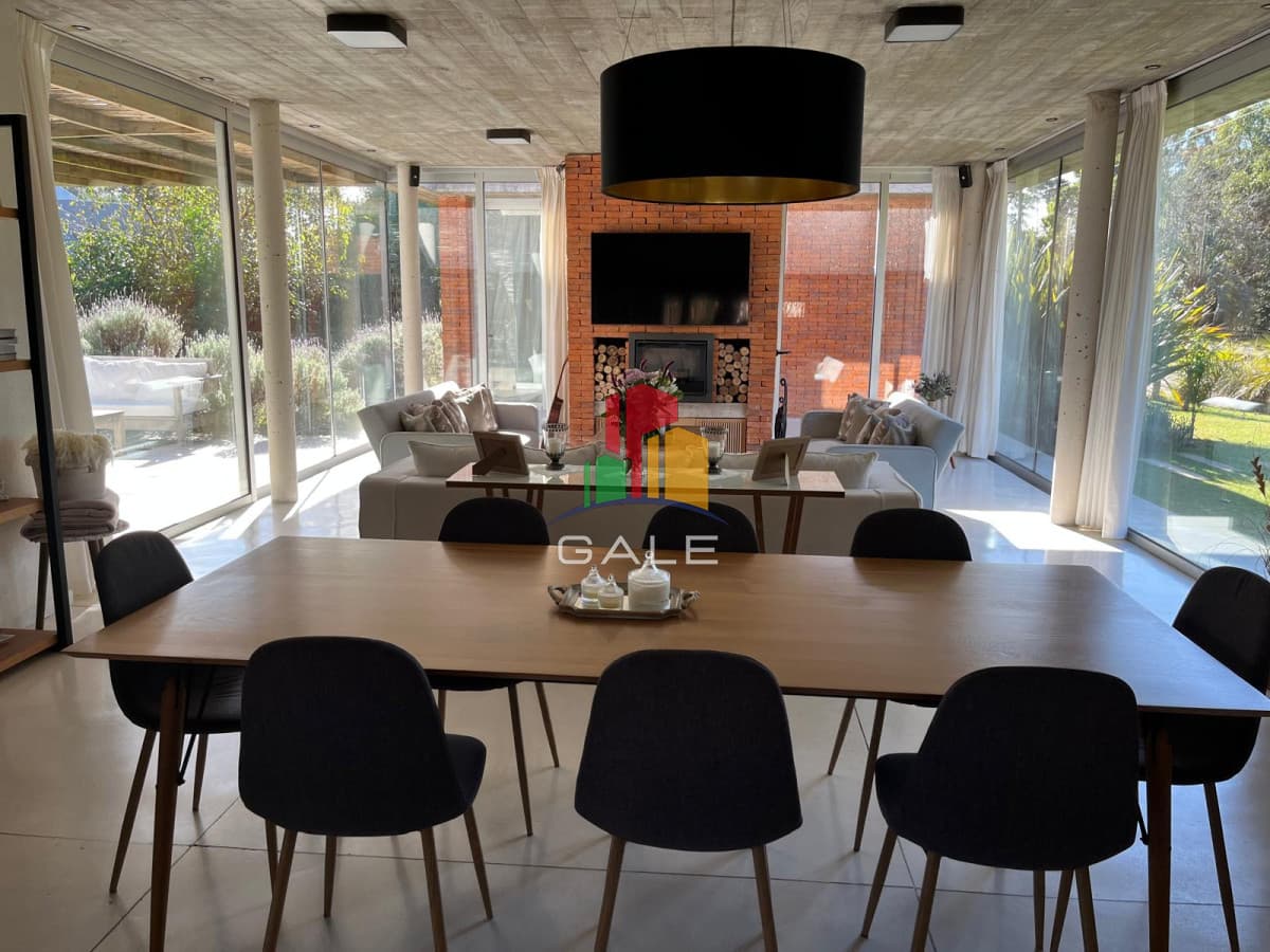Gale Propiedades & Escribanía Casa ID.3965 - Casa en venta de 3 dormitorios en Punta del Este.