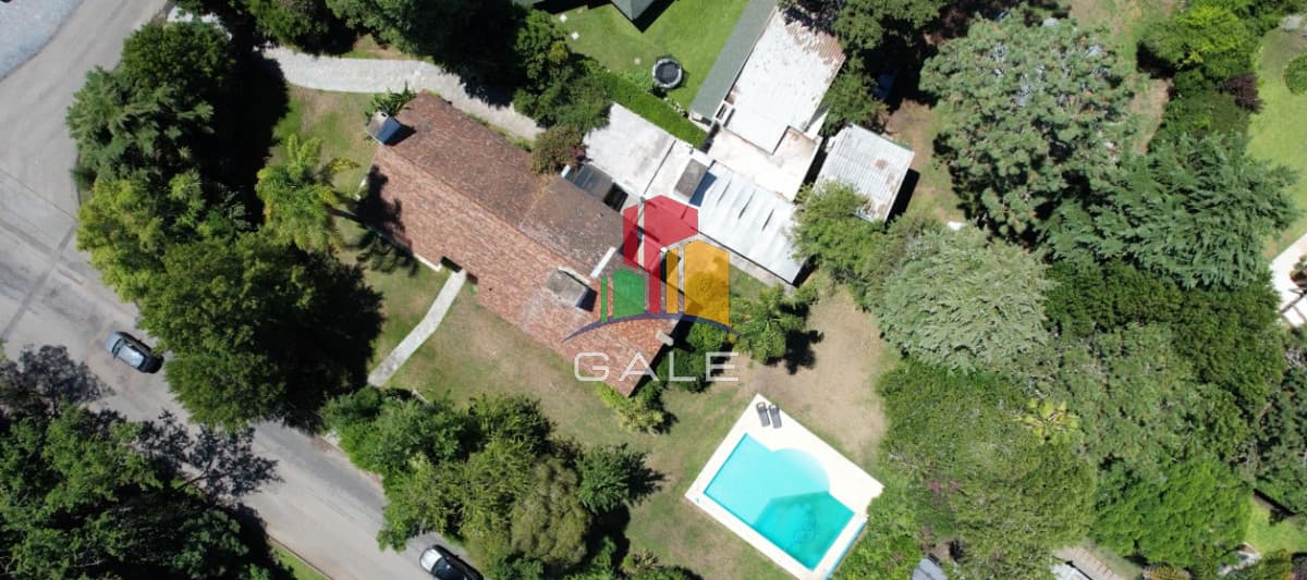 Gale Propiedades & Escribanía Casa ID.4735 - En venta casa en Barrio Golf, Punta del Este de 6 dormitorios.