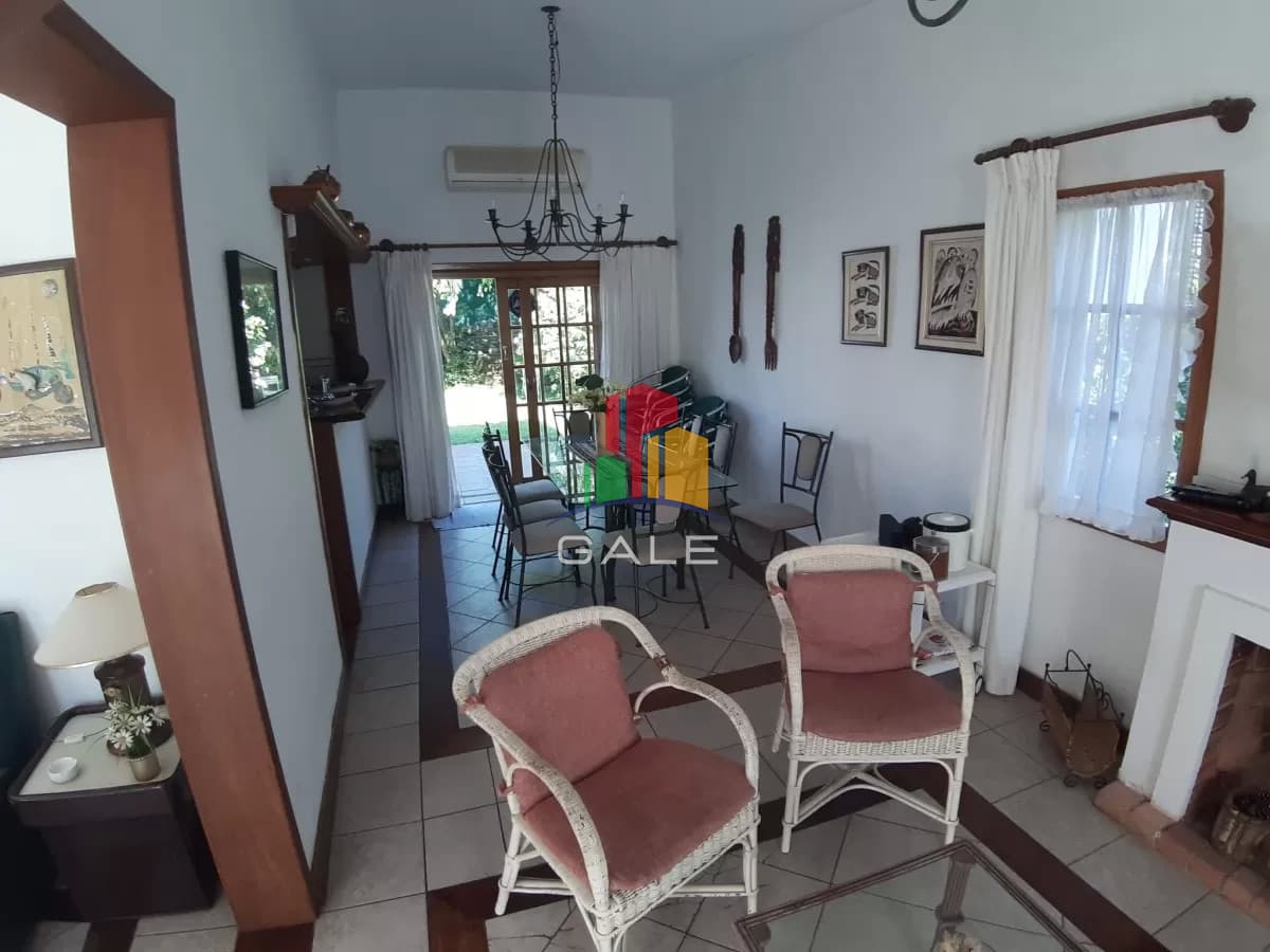 Gale Propiedades & Escribanía Casa ID.108 - Hermosa casa en excelente zona