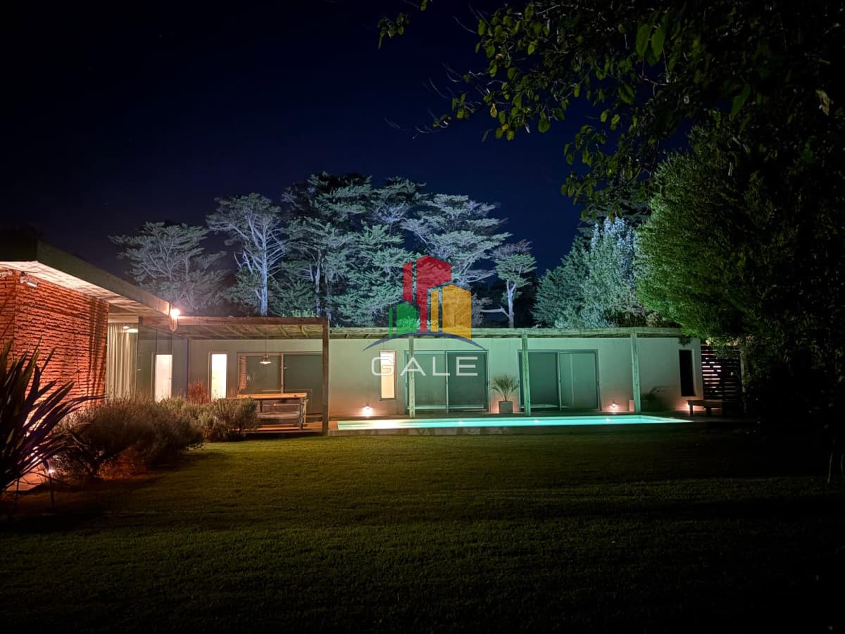 Gale Propiedades & Escribanía Casa ID.3965 - Casa en venta de 3 dormitorios en Punta del Este.