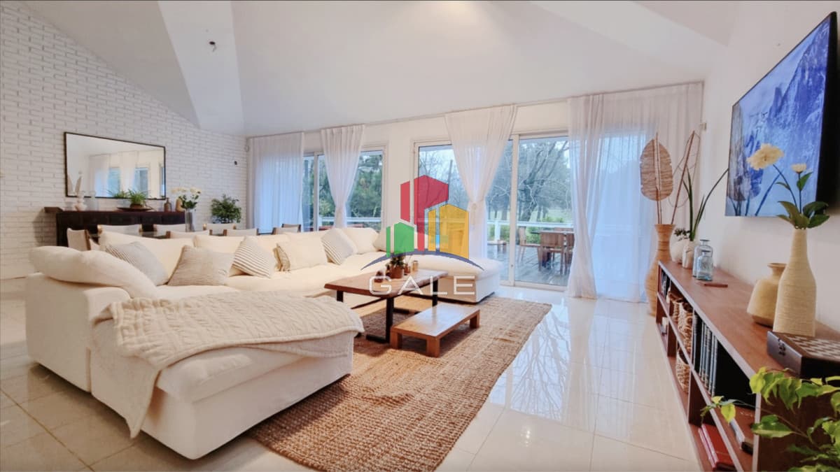 Gale Propiedades & Escribanía Casa ID.4728 - En venta espectacular casa de 5 dormitorios en Golf, Punta del Este
