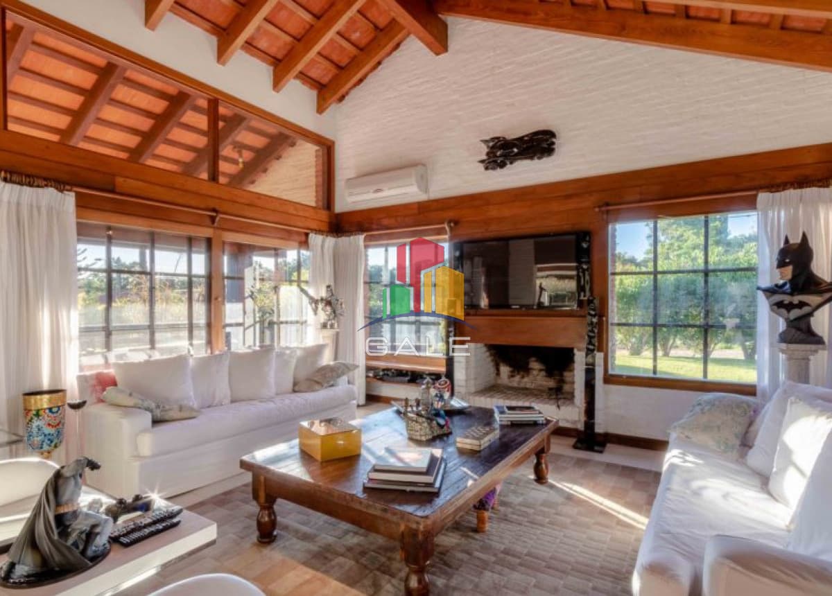 Gale Propiedades & Escribanía Casa ID.2219 - Espectacular mansion a solo metros de mar en venta, 8 dormitorios. Punta del Este