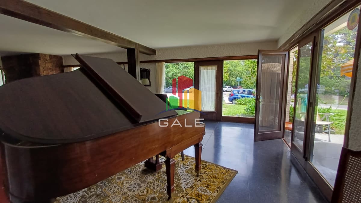 Gale Propiedades & Escribanía Casa ID.3969 - Vende Casa en Zona comercial en Lugano - Punta del Este