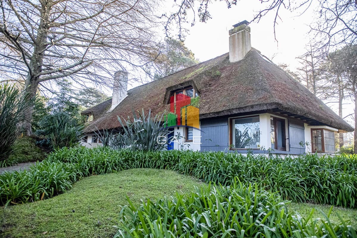Gale Propiedades & Escribanía Casa ID.4739 - Casa de 4 dormitorios en venta, en Golf Punta del Este