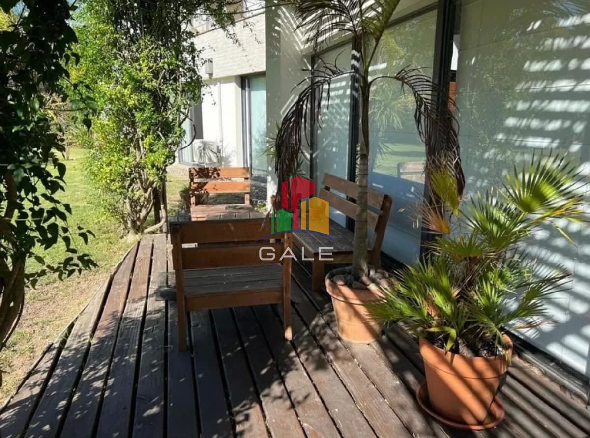 Gale Propiedades & Escribanía Casa ID.3964 - Hermosa casa de 4 dormitorios en agradable entorno.