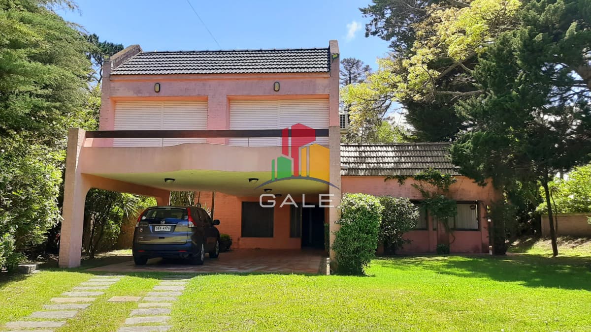Gale Propiedades & Escribanía Casa ID.3735 - Casa de 4 dormitorios en venta en Playa Mansa, Punta del Este