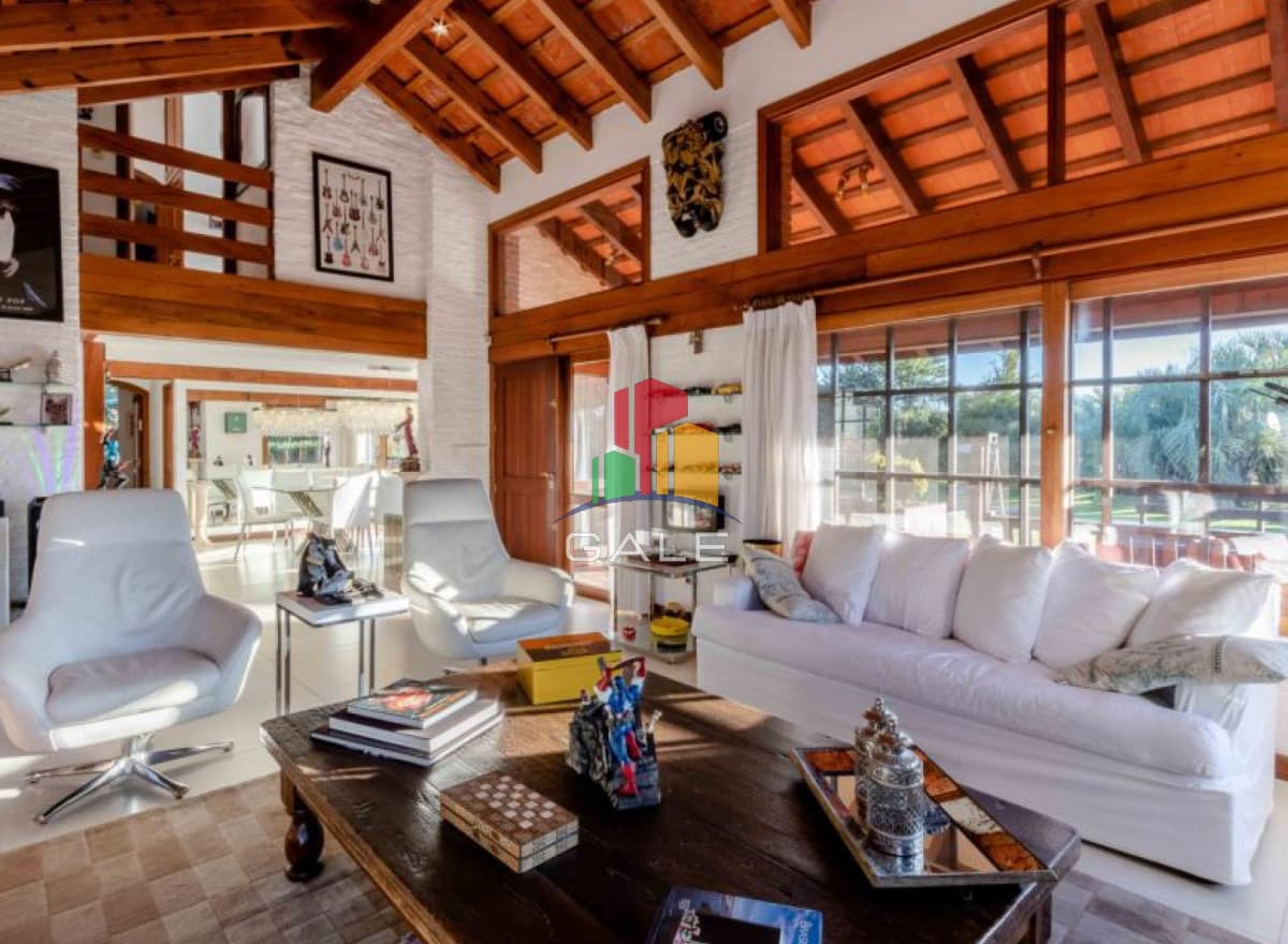 Gale Propiedades & Escribanía Casa ID.2219 - Espectacular mansion a solo metros de mar en venta, 8 dormitorios. Punta del Este
