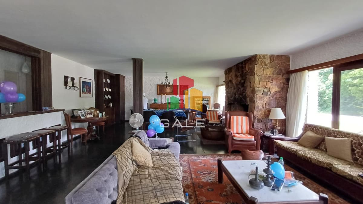 Gale Propiedades & Escribanía Casa ID.3969 - Vende Casa en Zona comercial en Lugano - Punta del Este