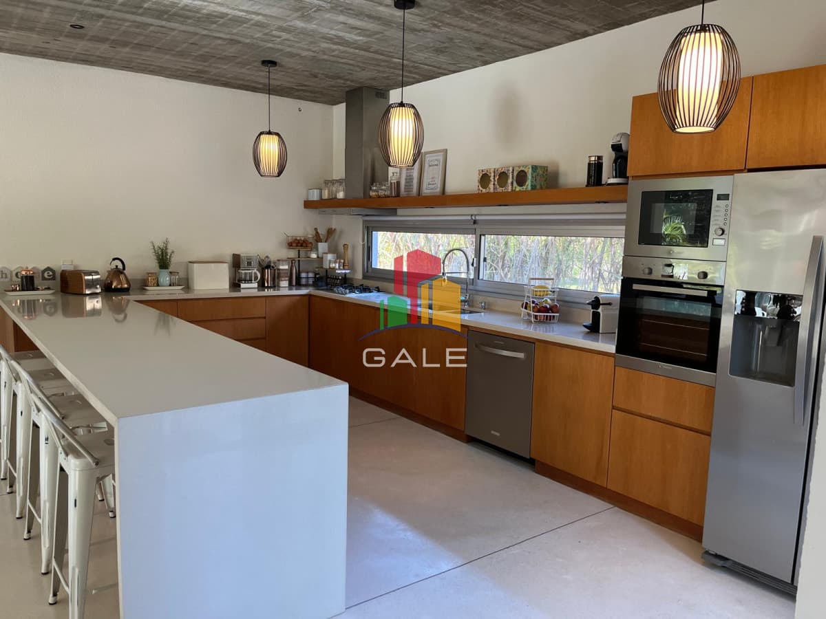 Gale Propiedades & Escribanía Casa ID.3965 - Casa en venta de 3 dormitorios en Punta del Este.