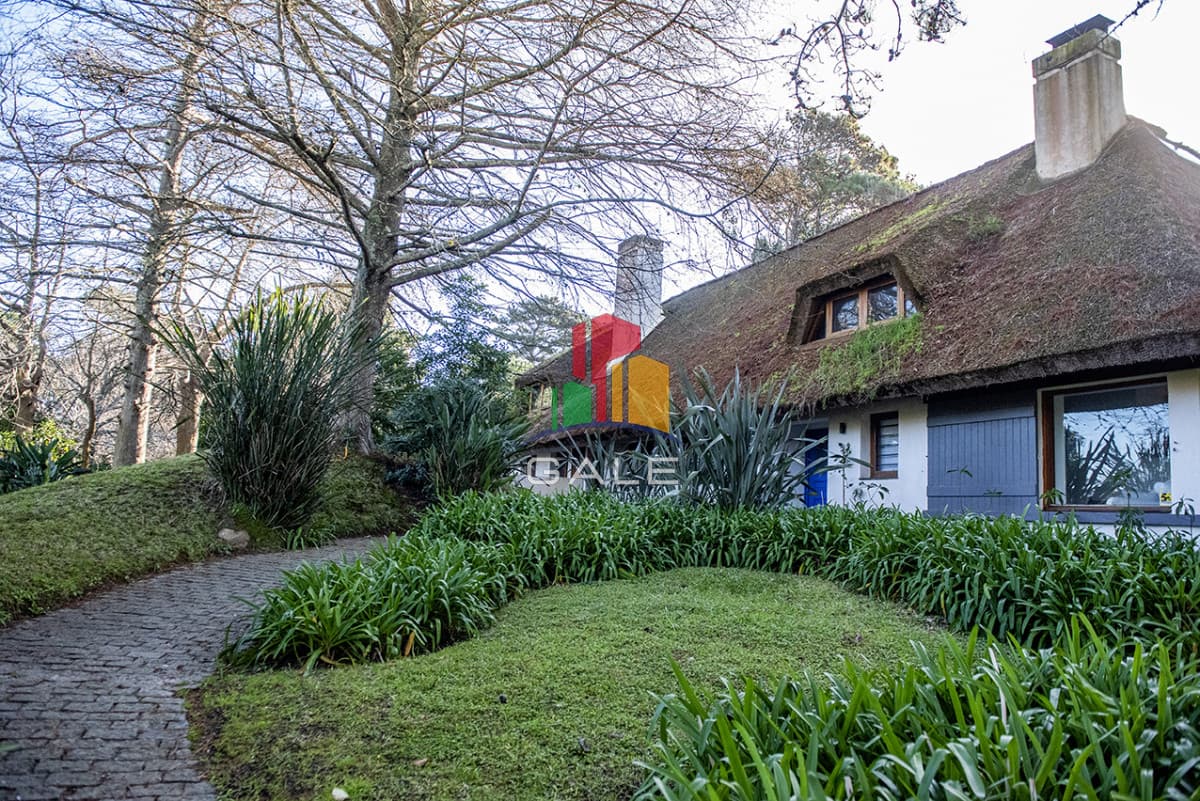 Gale Propiedades & Escribanía Casa ID.4739 - Casa de 4 dormitorios en venta, en Golf Punta del Este