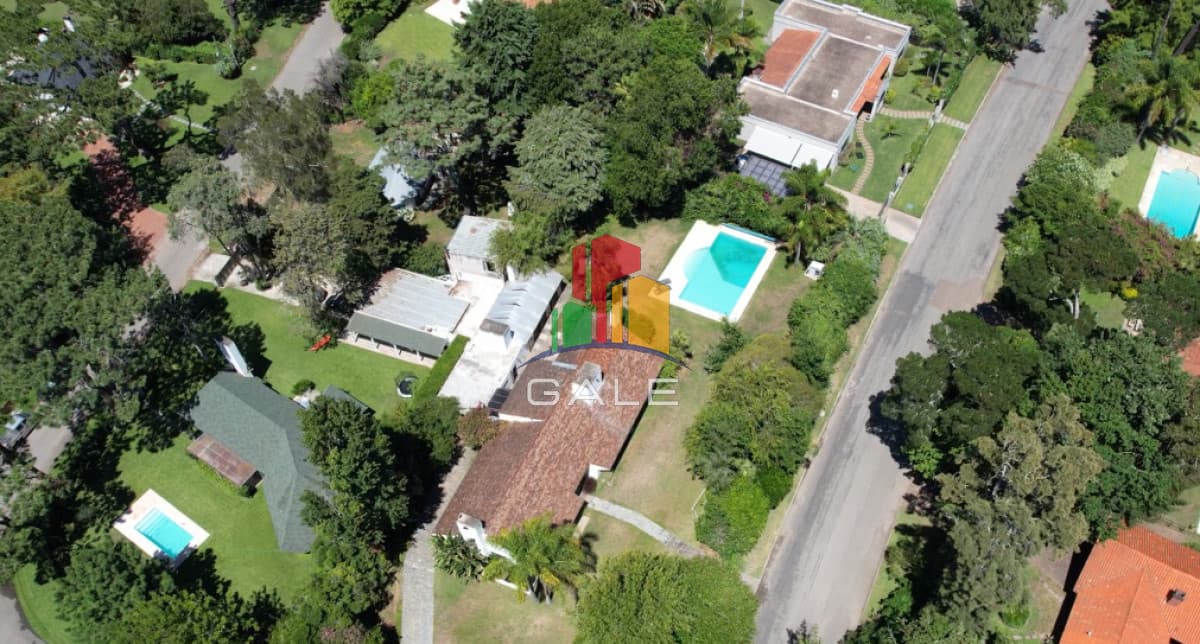Gale Propiedades & Escribanía Casa ID.4735 - En venta casa en Barrio Golf, Punta del Este de 6 dormitorios.