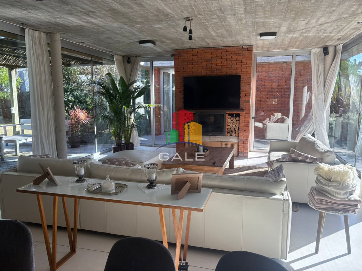 Gale Propiedades & Escribanía Casa ID.3965 - Casa en venta de 3 dormitorios en Punta del Este.