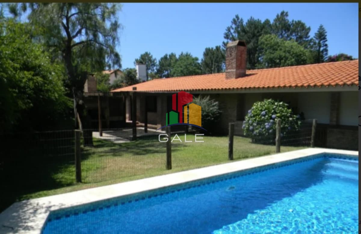 Gale Propiedades & Escribanía Casa ID.3335 - Casa en Venta de 4 dormitorios en Pinares , Punta del este
