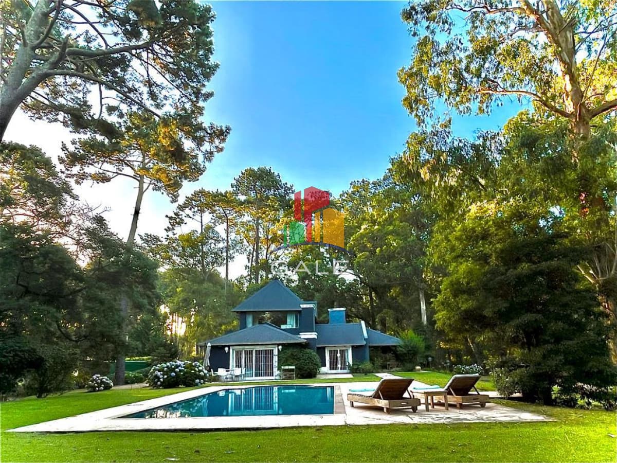 Gale Propiedades & Escribanía Casa ID.3967 - Vende casa de 4 dormitorios en Pinares, Punta del Este