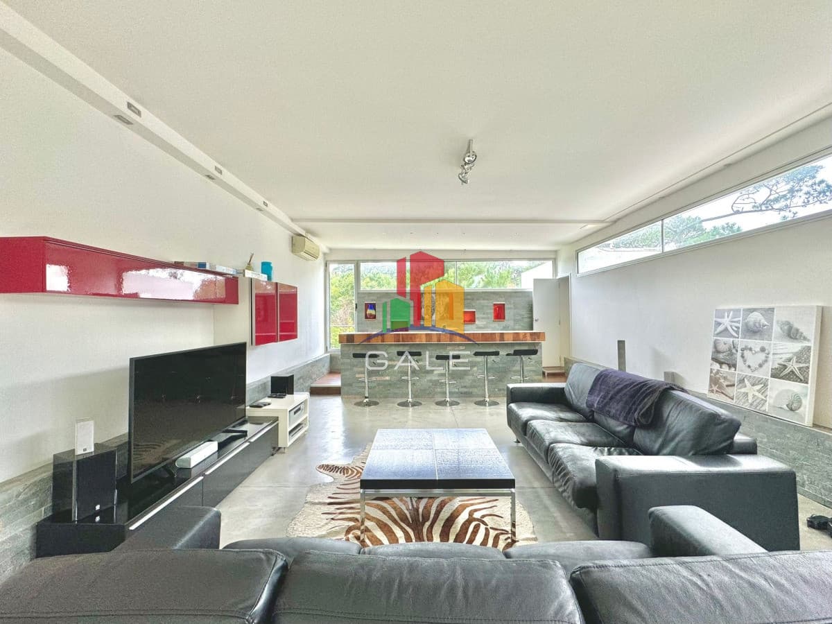 Gale Propiedades & Escribanía Casa ID.4730 - En venta casa de 5 dormitorios en San Rafael, con piscina