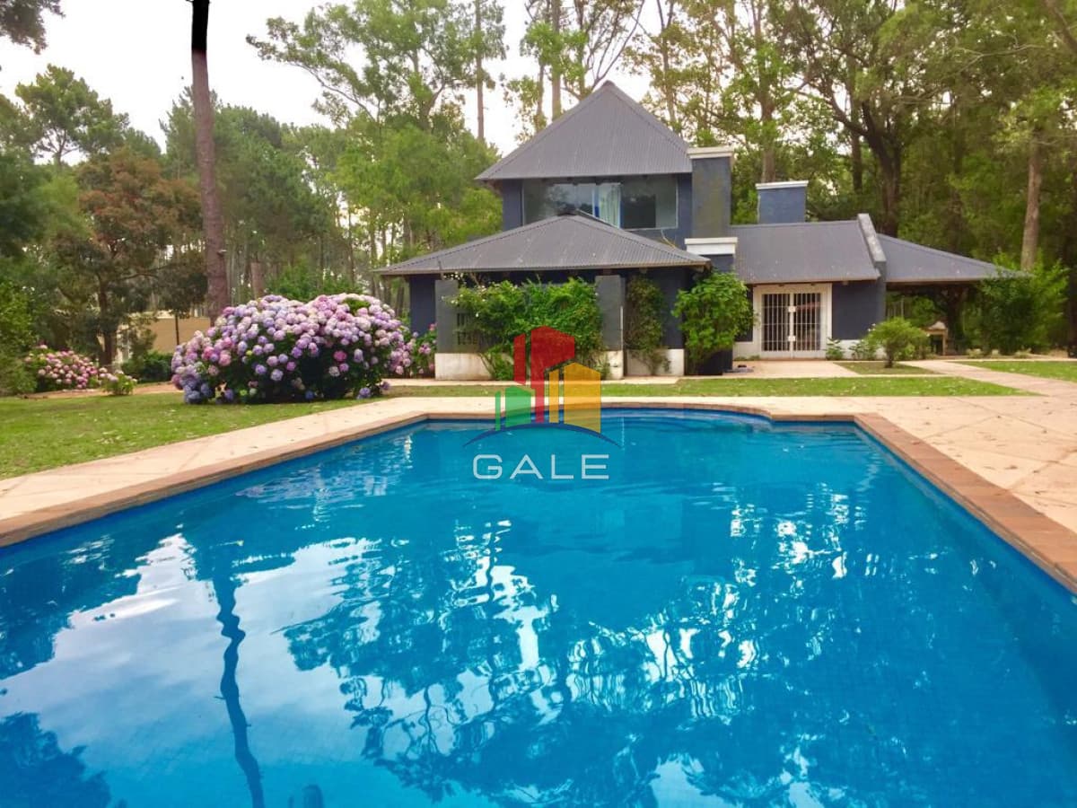 Gale Propiedades & Escribanía Casa ID.3967 - Vende casa de 4 dormitorios en Pinares, Punta del Este