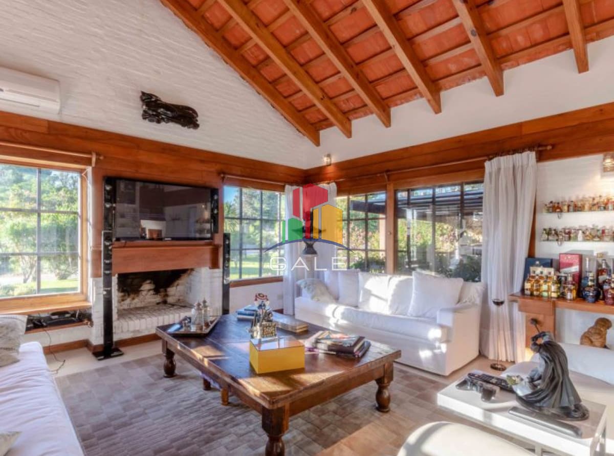Gale Propiedades & Escribanía Casa ID.2219 - Espectacular mansion a solo metros de mar en venta, 8 dormitorios. Punta del Este