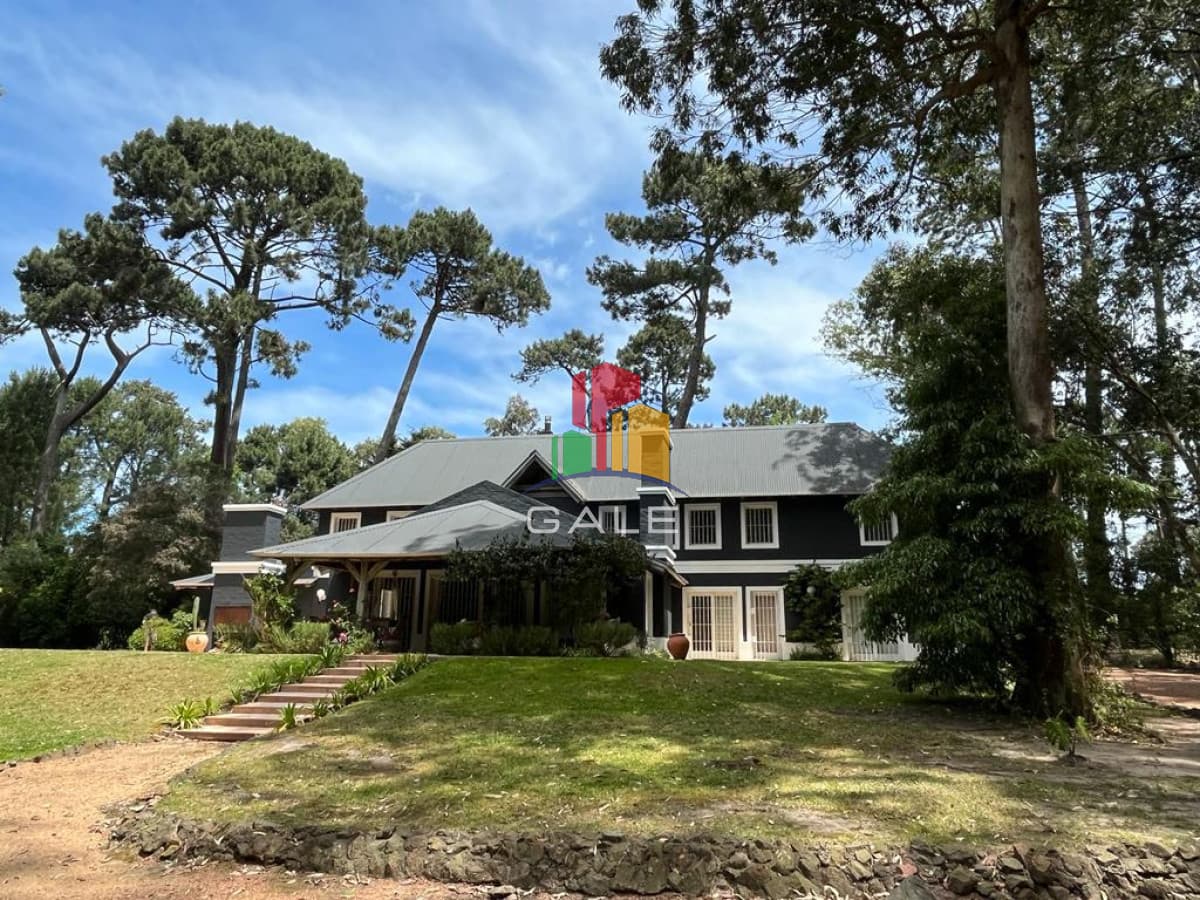 Gale Propiedades & Escribanía Casa ID.3967 - Vende casa de 4 dormitorios en Pinares, Punta del Este