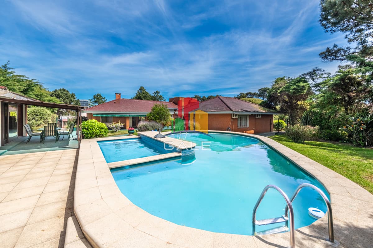 Gale Propiedades & Escribanía Casa ID.4729 - Vendemos espectacular casa de 4 dormitorios en Playa Mansa, Punta del este