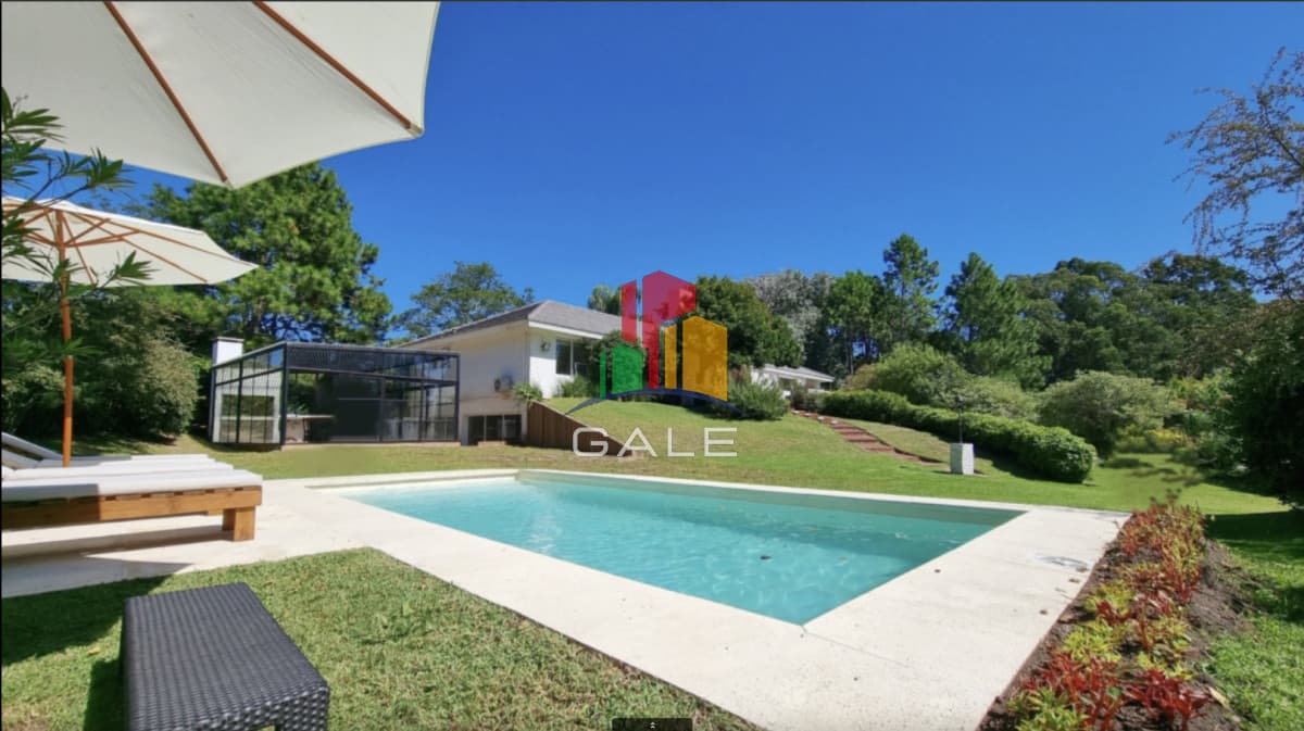 Gale Propiedades & Escribanía Casa ID.4728 - En venta espectacular casa de 5 dormitorios en Golf, Punta del Este
