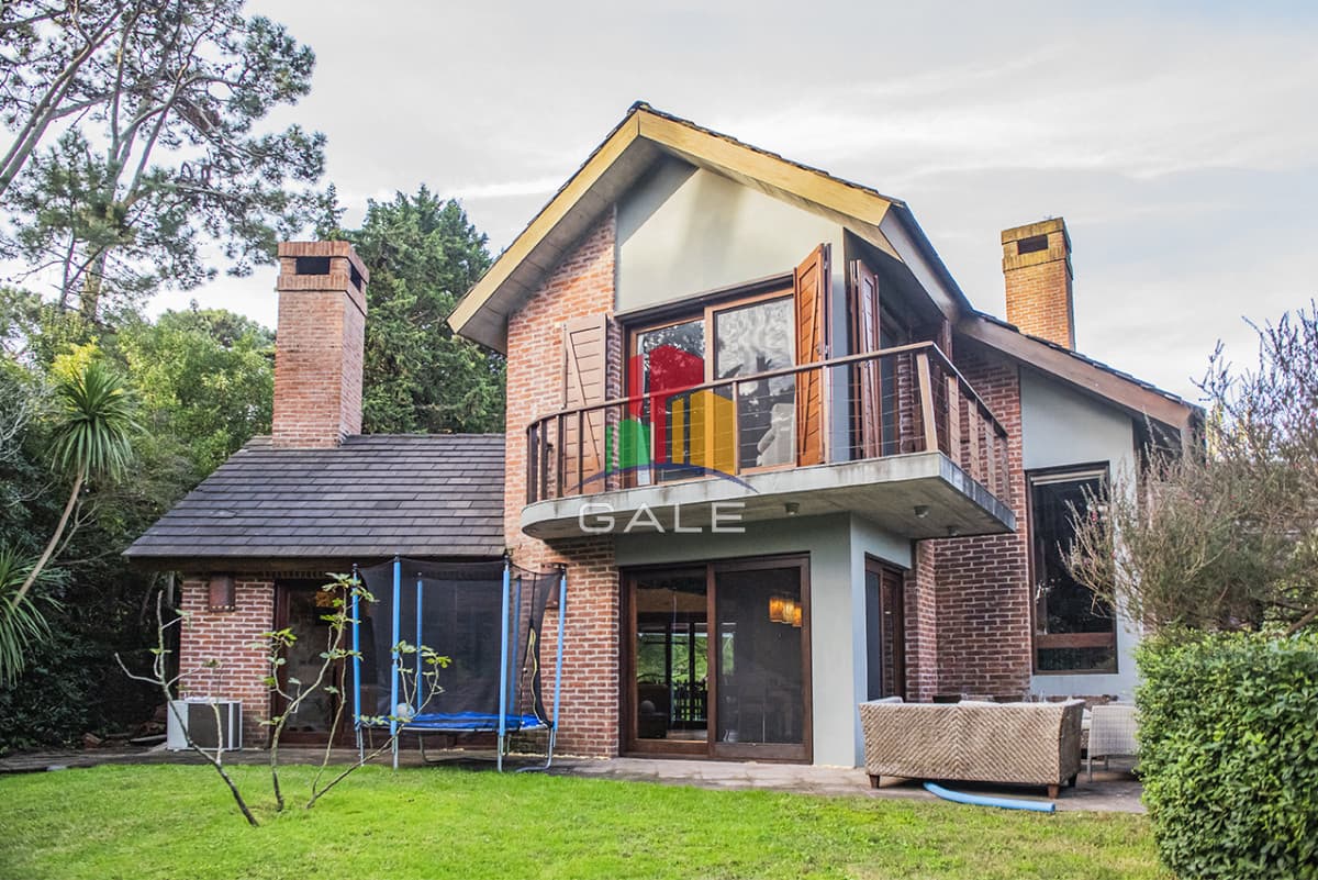 Gale Propiedades & Escribanía Casa ID.3723 - Vende casa de 4 dormitorios en Cantegirl, Punta del Este