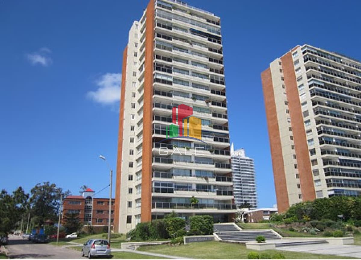 Gale Propiedades & Escribanía Apartamento ID.4372 - Departamento en venta, 3 dormitorios. Torre Tequendama
