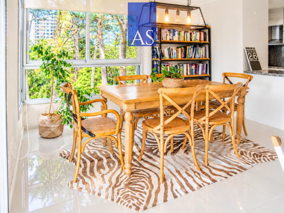 Apartamento moderno de 2 dormitorios con servicios en Punta del Este