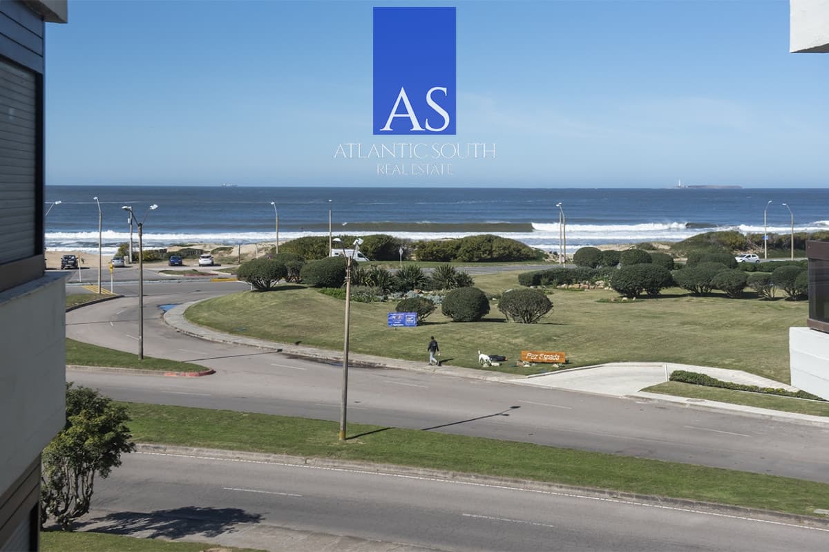 Apartamento en Venta de 2 dormitorios vista al mar en Punta del este
