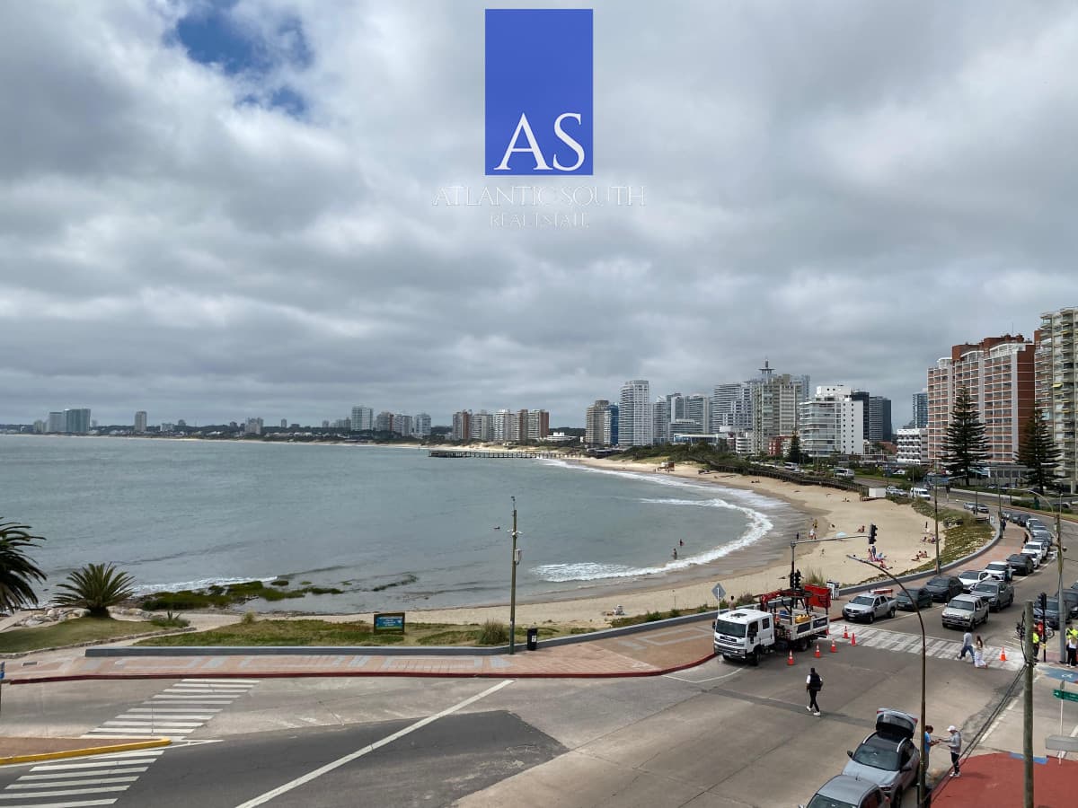Vende apartamento con vista al mar de 3 dormitorios, Punta del Este