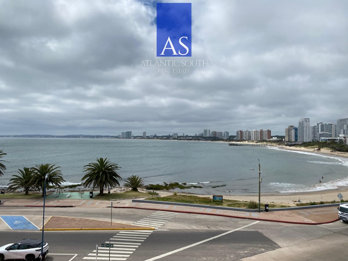Vende apartamento con vista al mar de 3 dormitorios, Punta del Este