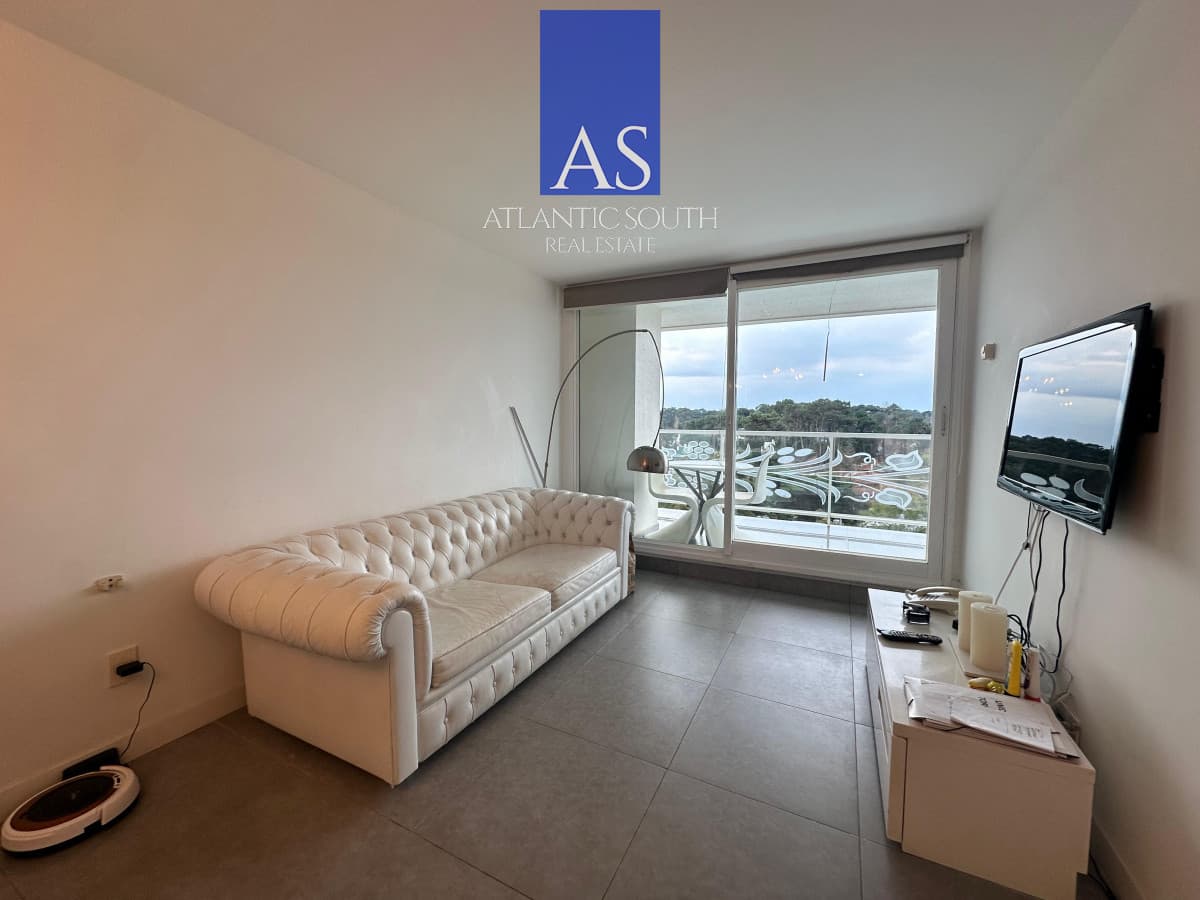 Vende apartamento de 2 dormitorios en Roosevelt Punta del Este.