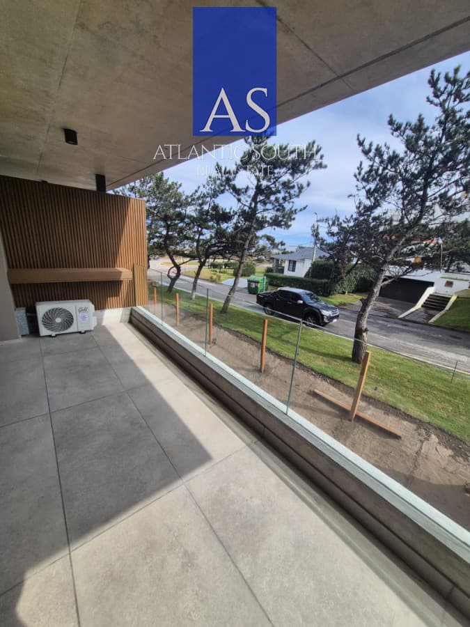 Apartamento de 1 dormitorio con vista al mar primera linea de Playa Mansa