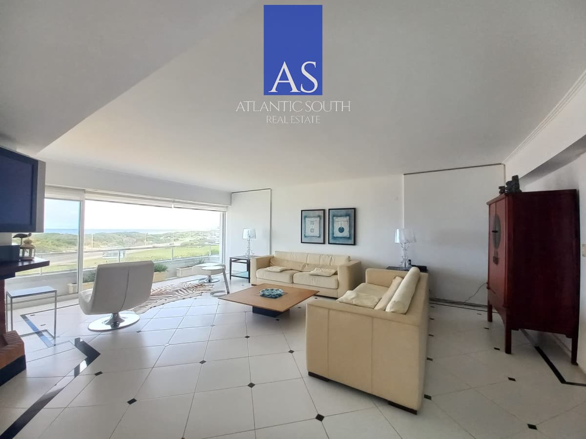 Apartamento en Aguas Azules, 4 dormitorios frente al mar, con parrillero. Brava, Punta del Este