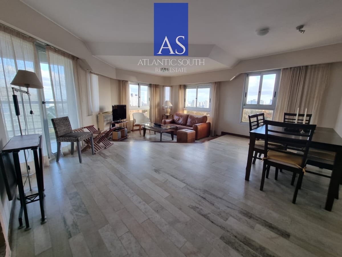 Apartamento 3 dormitorios vista espectacular parcial al mar frente a Punta Shopping garage Punta del Este