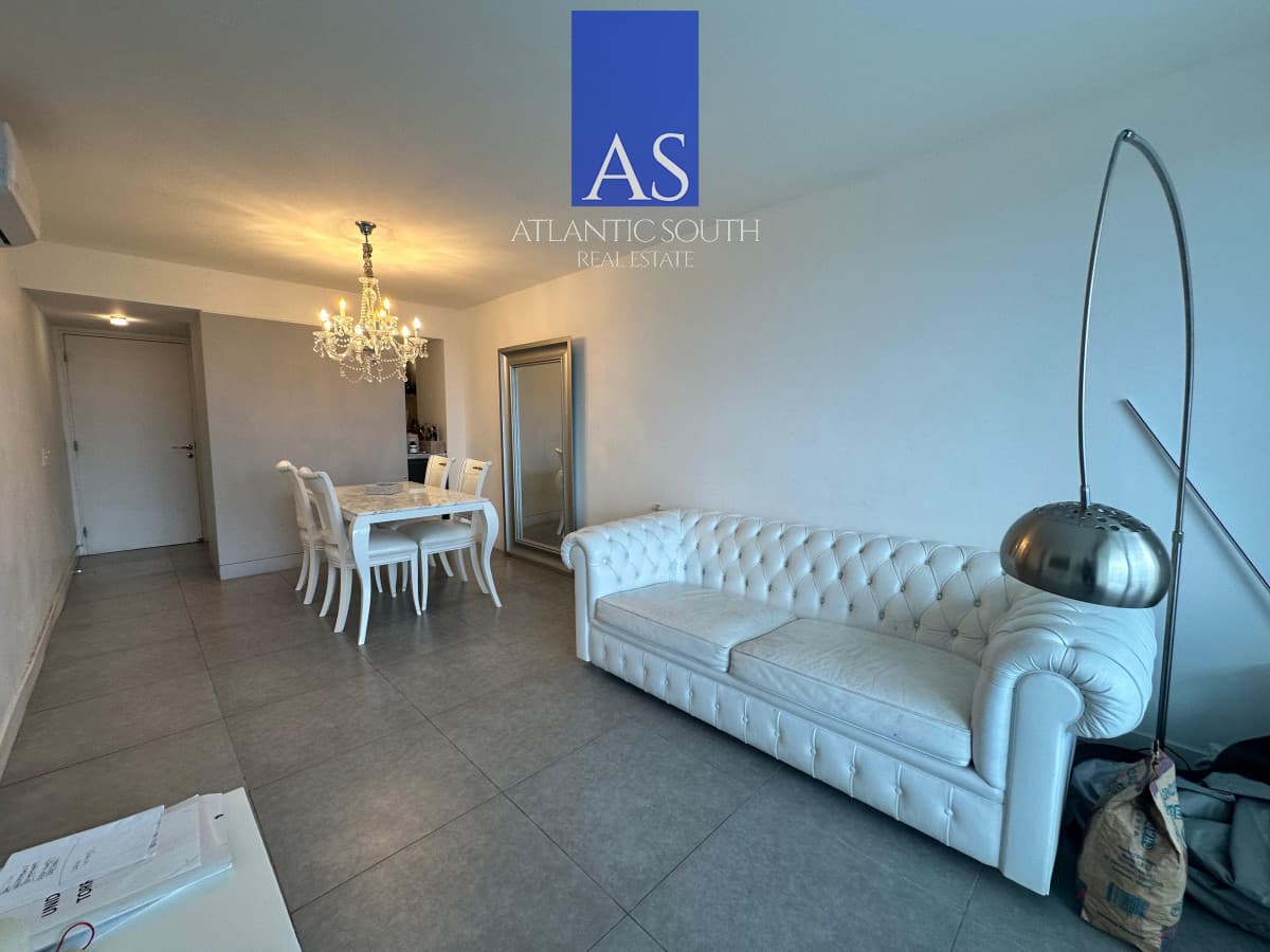 Vende apartamento de 2 dormitorios en Roosevelt Punta del Este.