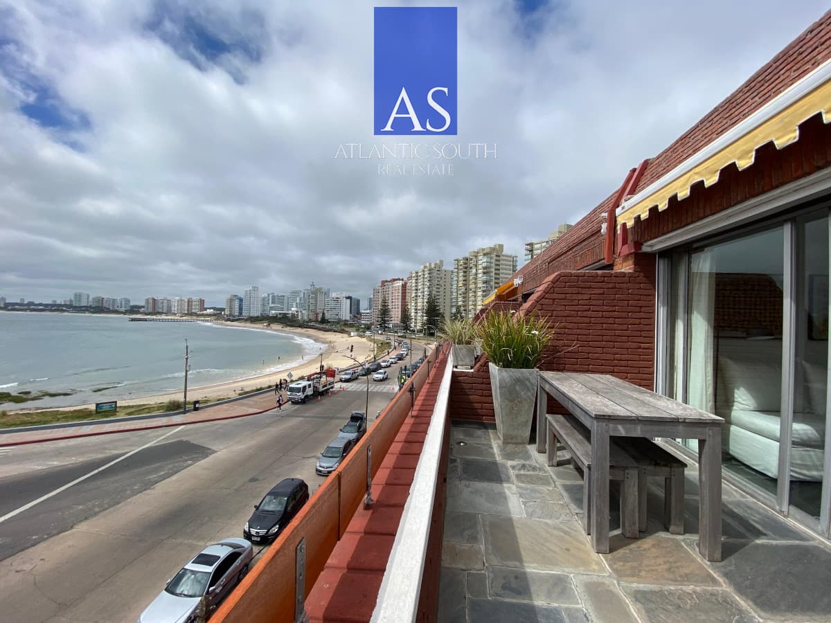 Vende apartamento con vista al mar de 3 dormitorios, Punta del Este