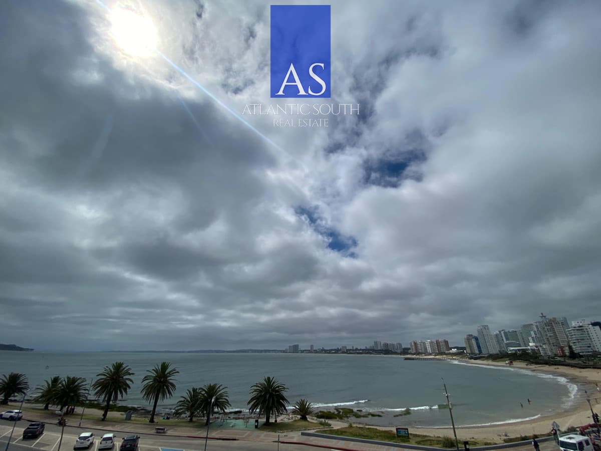 Vende apartamento con vista al mar de 3 dormitorios, Punta del Este