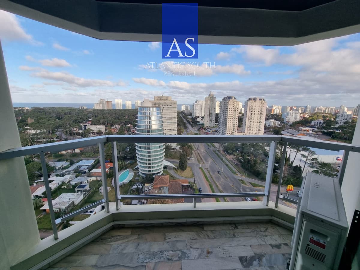 Apartamento 3 dormitorios vista espectacular parcial al mar frente a Punta Shopping garage Punta del Este