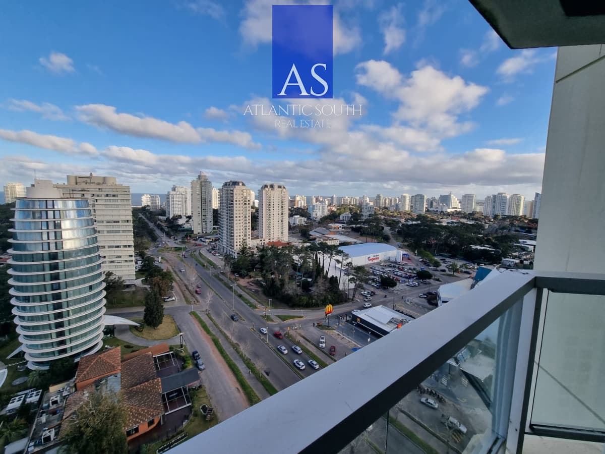 Apartamento 3 dormitorios vista espectacular parcial al mar frente a Punta Shopping garage Punta del Este