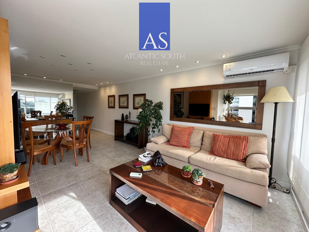 Apartamento de 2 dormitorios y medio en Playa Brava , Punta del este